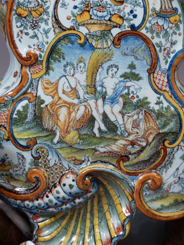 Céramiques, Porcelaines  - Porte montre de Rouen, attribué au Maître des Muses, circa 1750