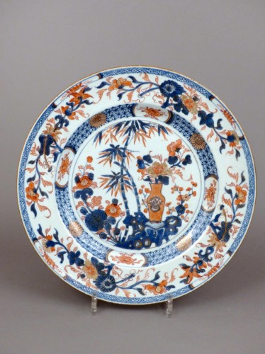 Plat de Chine, à décor Imari, d'époque Yongzheng, XVIIIe iècle - Le Cabinet d'Amateur