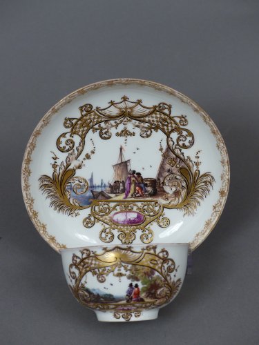 Céramiques, Porcelaines  - Tasse, sous tasse et cafetière de Meïssen, période J.G. Hörold 1730-1740