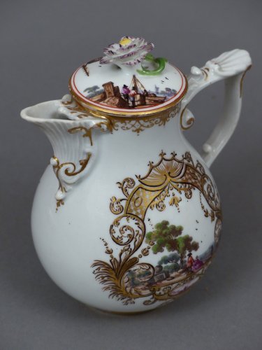 Antiquités - Tasse, sous tasse et cafetière de Meïssen, période J.G. Hörold 1730-1740
