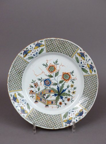 XVIIIe siècle - Paire d'assiettes en faïences de Rouen XVIIIe siècle