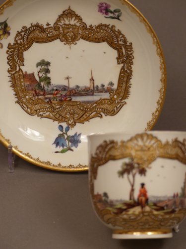 Tasse et sous tasse en porcelaine de Meïssen XVIIIe siècle - Le Cabinet d'Amateur