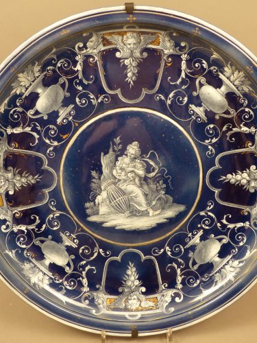 Plat en porcelaine émaillée de Sèvres signé Meyer- Heine - Céramiques, Porcelaines Style Napoléon III