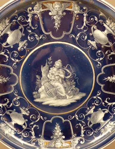 Céramiques, Porcelaines  - Plat en porcelaine émaillée de Sèvres signé Meyer- Heine
