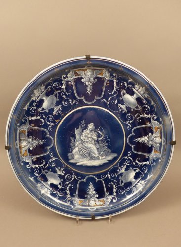 Plat en porcelaine émaillée de Sèvres signé Meyer- Heine - Napoléon III