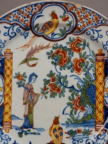 Céramiques, Porcelaines  - Un plat en faïence de Delft 18e siècle