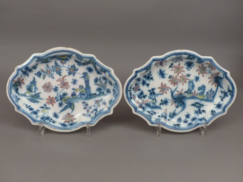 Céramiques, Porcelaines  - Paire de drageoirs en faïence de Marseille, fabrique Leroy XVIIIe siècle