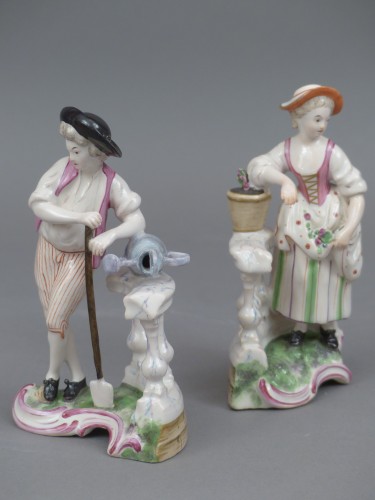 Le jardinier et la jardinière à la balustrade, faïence de Niderviller XVIIIe siècle - Céramiques, Porcelaines Style Louis XV