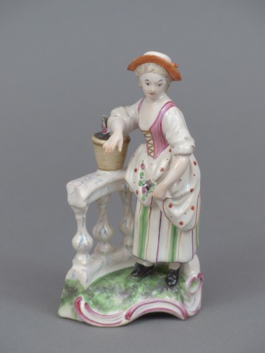 Céramiques, Porcelaines  - Le jardinier et la jardinière à la balustrade, faïence de Niderviller XVIIIe siècle