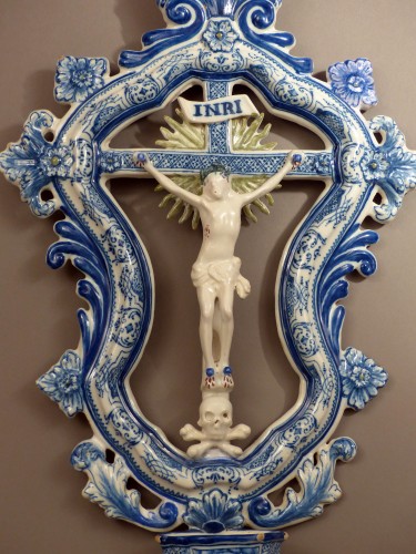Grand bénitier en faïence de Marseille XVIIIe - Céramiques, Porcelaines Style Régence