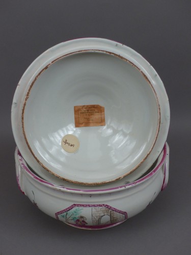 Antiquités - Pot à oille en faïence de Moustiers, fabrique Ferrat XVIIIe siècle
