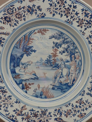 Céramiques, Porcelaines  - Grand plat en faïence de Nevers du XVIIe siècle