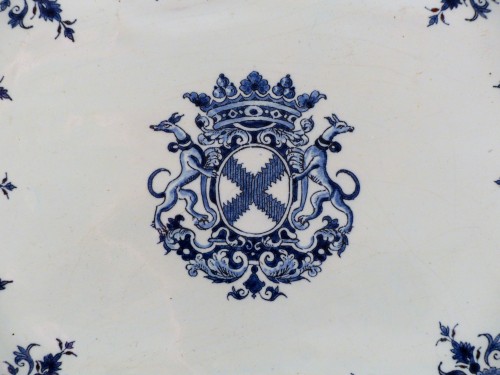 Bannette en faïence de Rouen 1er moitié du 18e siècle - Céramiques, Porcelaines Style Régence