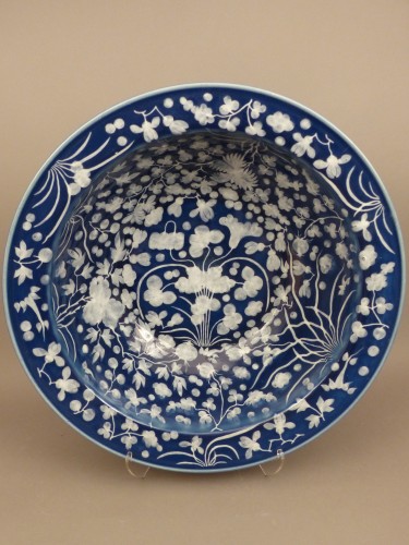  - Un grand bassin en porcelaine de Chine fin 17e siècle
