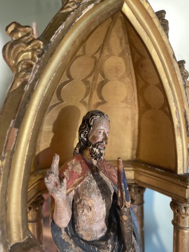 Christ Bénissant, élément de retable du XVIe dans son alcove du XIXe - Le jardin des Moines