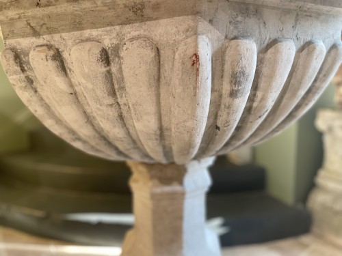 Art sacré, objets religieux  - Imposante cuve baptismale du XVIIe siècle et son couvercle