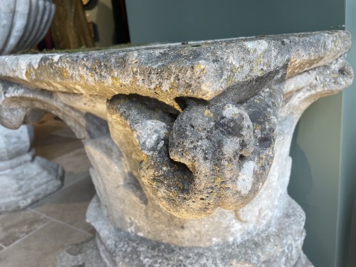Imposant chapiteau d'applique en pierre fin XIIe - Matériaux & Architecture Style 