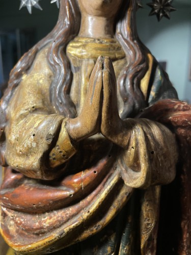 Antiquités - Vierge du XVIIIe siècle en oraison et sa couronne d'argent