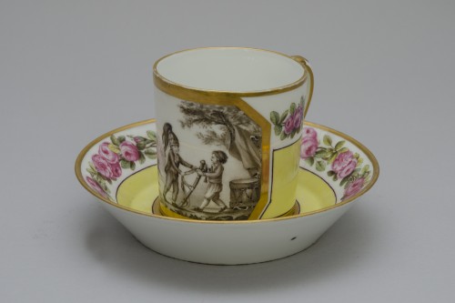 Grand gobelet litron et soucoupe jaunes, Sèvres (Epoque Revolutionnaire) - Céramiques, Porcelaines Style Directoire
