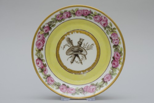 Céramiques, Porcelaines  - Grand gobelet litron et soucoupe jaunes, Sèvres (Epoque Revolutionnaire)