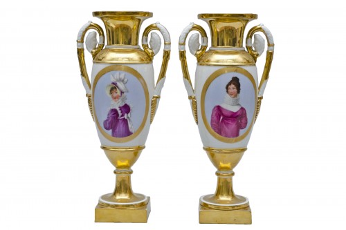 Les Merveilleuses - Paire de vases Empire  en porcelaine de Paris