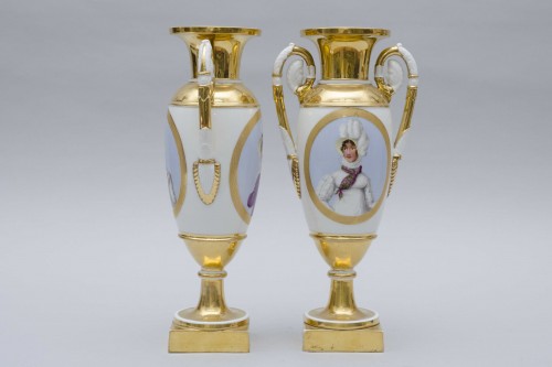 Les Merveilleuses - Paire de vases Empire  en porcelaine de Paris - Céramiques, Porcelaines Style Empire