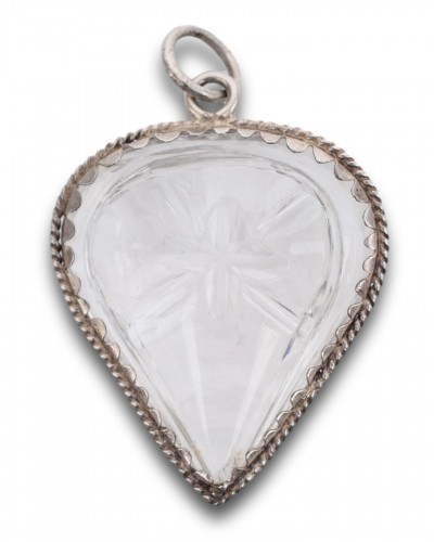 Antiquités - Amulette en cristal de roche montée sur argent en forme de cœur, Allemagne XVIIIe siè