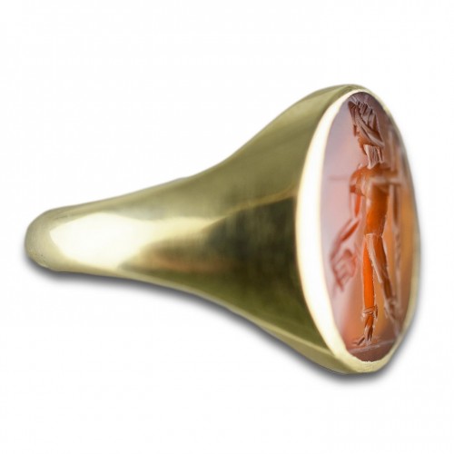 Bague en or avec une intaille en cornaline romaine antique du dieu Mercure - 