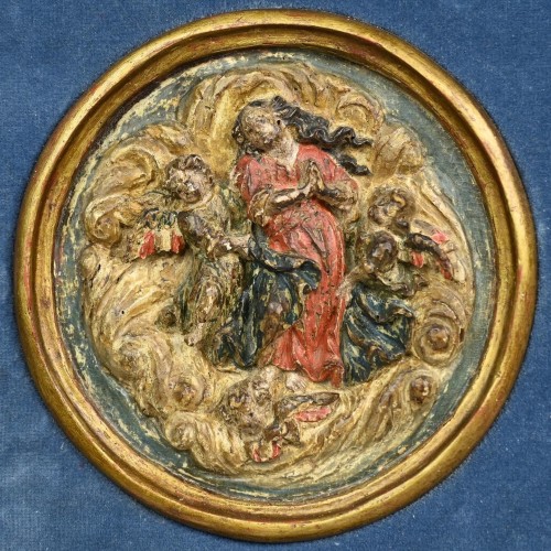  - Neuf cocardes en bois provenant d'un autel du Rosaire. Allemagne du Sud, XVIe siècle.