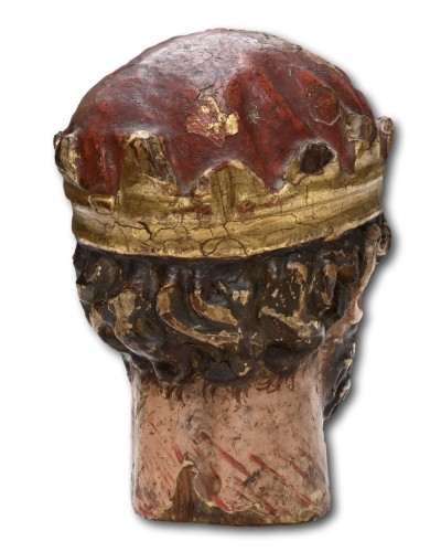 Sculpture  - Tête de roi décapité en bois polychrome, France XVIIe siècle