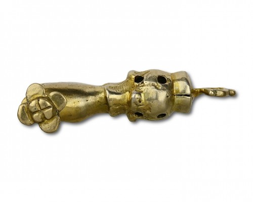 Pendentif pomandre en argent doré en forme de figa, Allemagne début du XVIIe siècle. - 