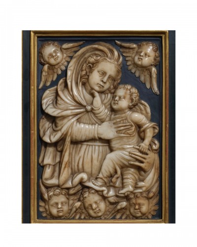 Relief en albâtre de la Vierge à l'enfant avec des anges, Espagne XVIe siècle