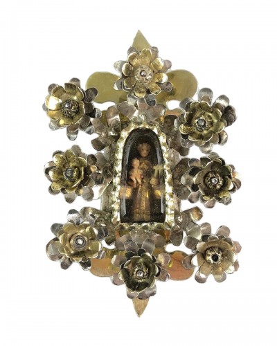Pendentif de dévotion floral en argent doré, Colonial espagnol fin du 17e siècle.