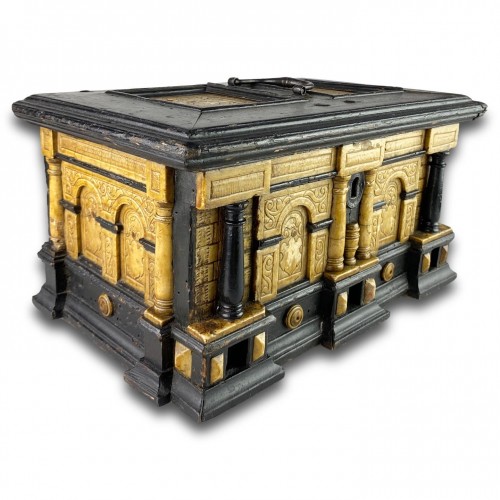 Antiquités - Coffre-fort en albâtre doré et poirier noirci. Malines XVIIe siècle
