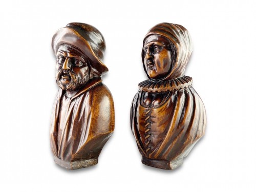 Objets de Curiosité  - Paire de bustes en buis d'un homme et de sa femme, Flandres XVIIIe siècle.