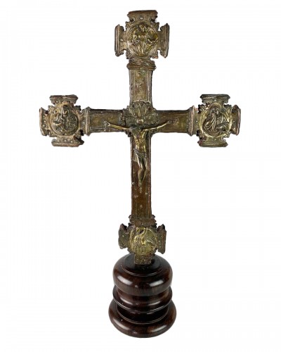 Croix de procession Renaissance en cuivre doré. Italie XVe - XVIe siècles