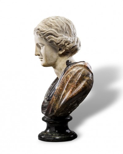 Buste de femme en marbre et bronze, Italie XIXe siècle et avant - Sculpture Style 