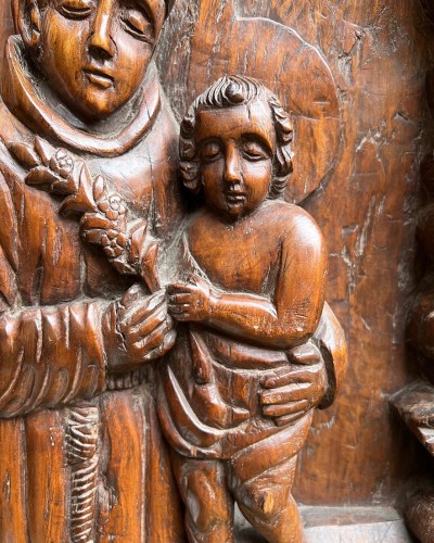  - Relief en bois représentant  Saint Antoine et l'Enfant Jésus, Goa 18e siècle