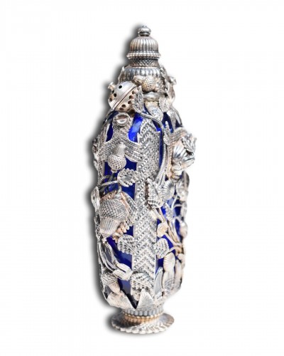 Antiquités - Flacon de parfum en verre bleu monté sur argent, Allemagne  fin du XVIIe siècle