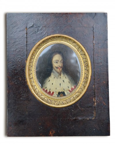 Portrait miniature du roi Charles I coiffé d'hermine, Angleterre XVIIe siècle - Objets de Vitrine Style 