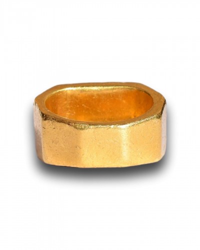 Bague en or avec une intaille en jaspe de Fortuna, Romain 2e - 3e siècle après  J.?-?C. - Bijouterie, Joaillerie Style 