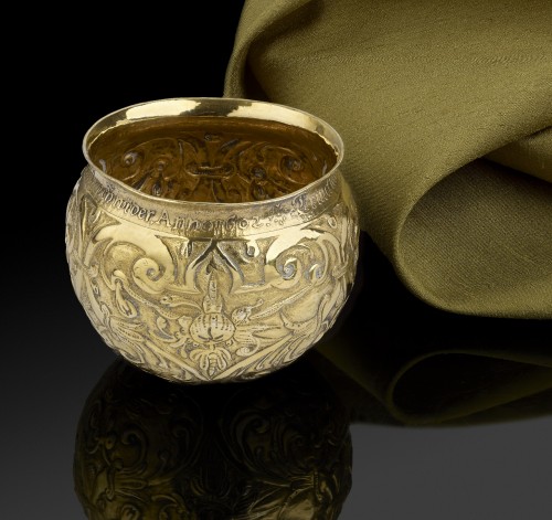 Coupe Bratina/tumbler en argent doré, Nuremberg vers 1600 - Argenterie et Arts de la table Style 