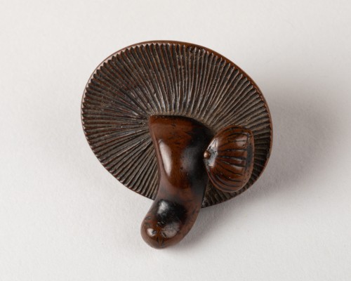 Netsuke - champignon et petite châtaigne accolée en bois. Japon Edo XIXe - Arts d