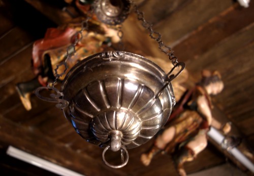 Paire d'anges polychromés aux lampes d’argent, début du XIXe siècle - Méounes Antiquités