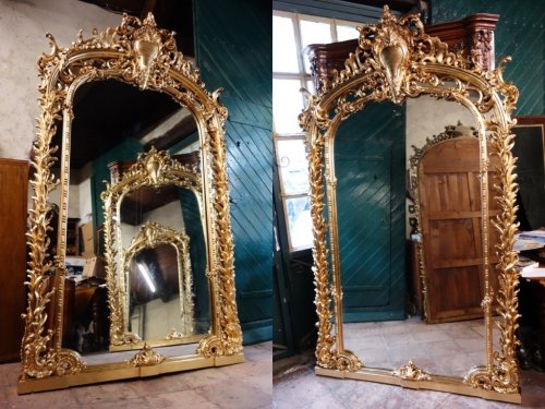 Monumentale paire de miroirs en bois doré, fin XIXe - Miroirs, Trumeaux Style Napoléon III