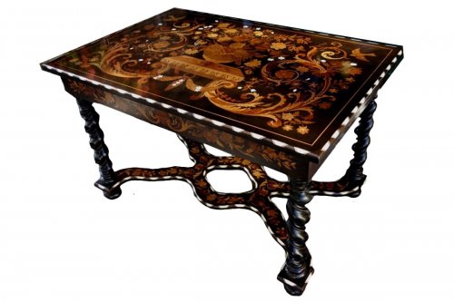 Table Mazarine en bois noirci et marqueterie au « Jasmin » , fin XIXe