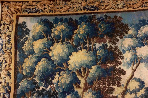 XVIIIe siècle - Grande Tapisserie d’Aubusson - Verdure aux paons et aux cygnes