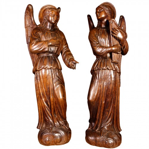 Grand couple d’anges en bois sculpté