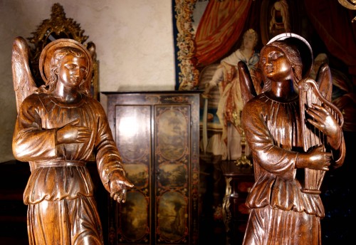 Louis XV - Grand couple d’anges en bois sculpté