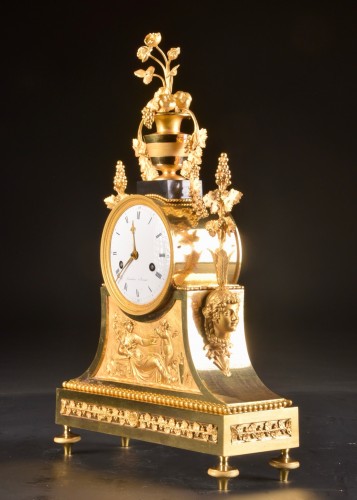 Pendule de cheminée Louis XVI en bronze doré - Louis XVI